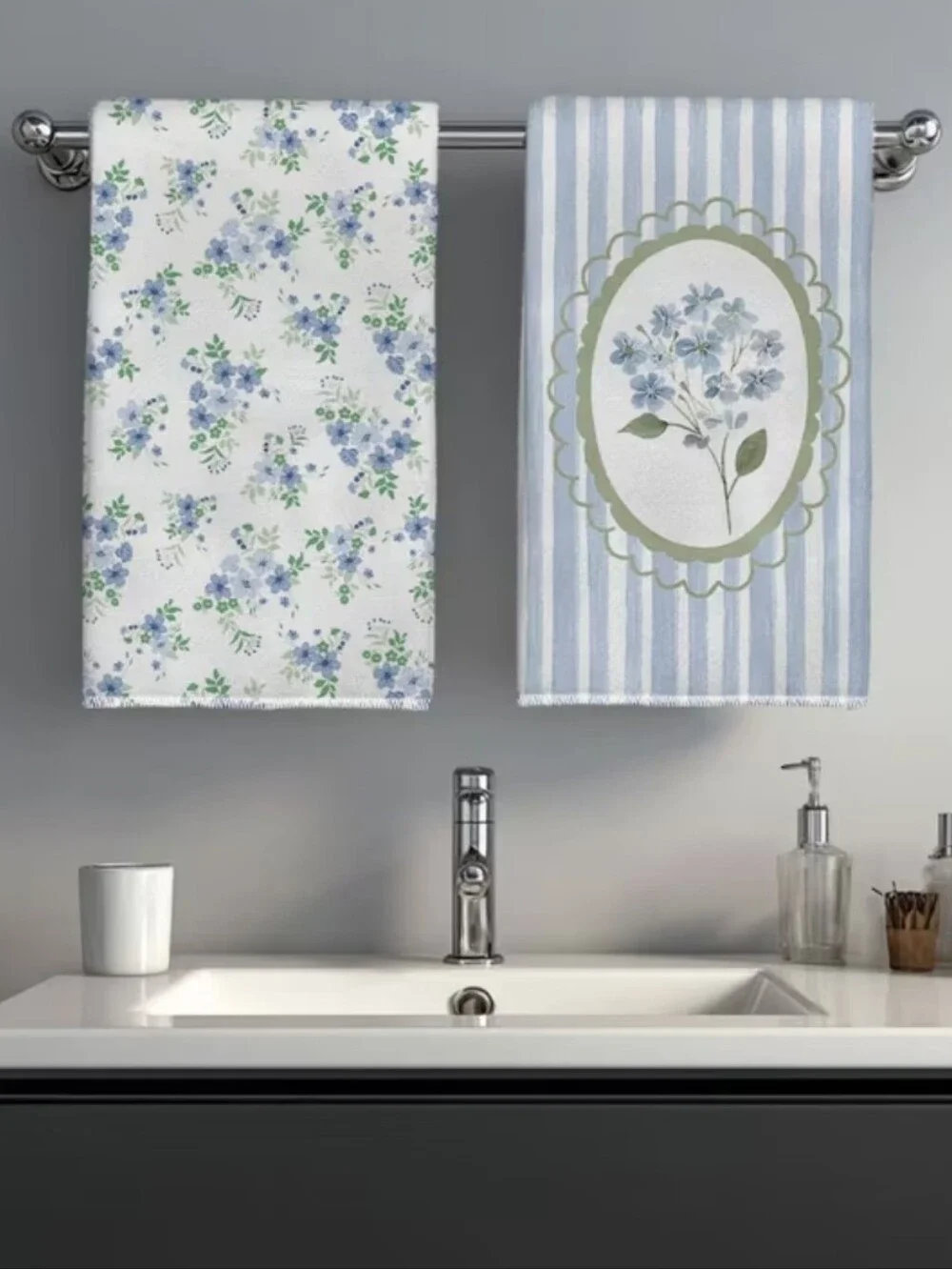 2 Piece Kirchen Hand Towel Set.